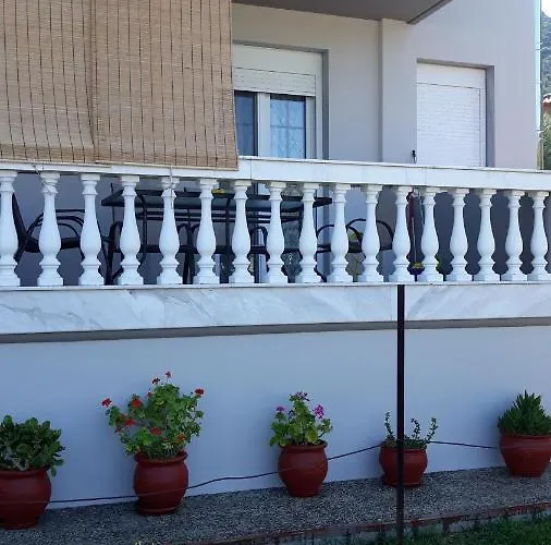 Nymfes House. * סיקיה